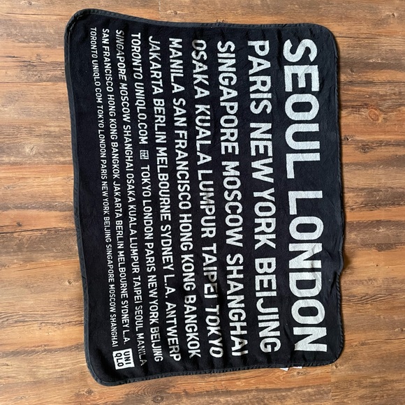 Uniqlo Other - Uniqlo baby fleece blanket ! Used condition 10:10